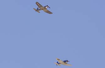 Vought F4U-1A Corsair NX83782 and Douglas SBD-5 Dauntless NX670AM